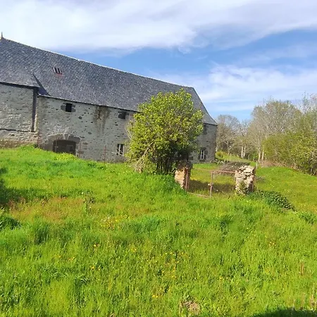 Holiday home Maison Dans Un Joli Village Typique Du Cantal! Oradour